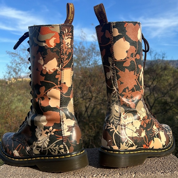 Dr. Martens Fall Floral Tall 14 Eye Pointed Toe Cery Lace Up & Zippered Boots - Picture 4 of 17